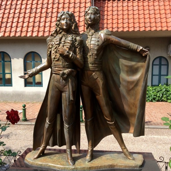 Statue of Oscar and Andre from The Rose of Versailles